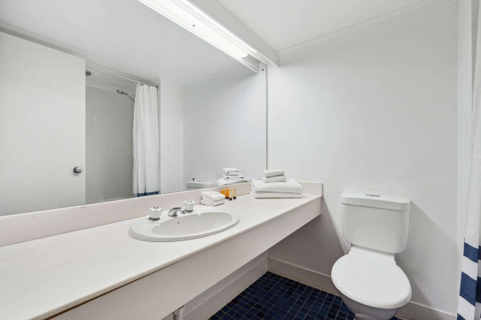 Econo Lodge Dockside Glenelg Adelaide Bagian luar foto
