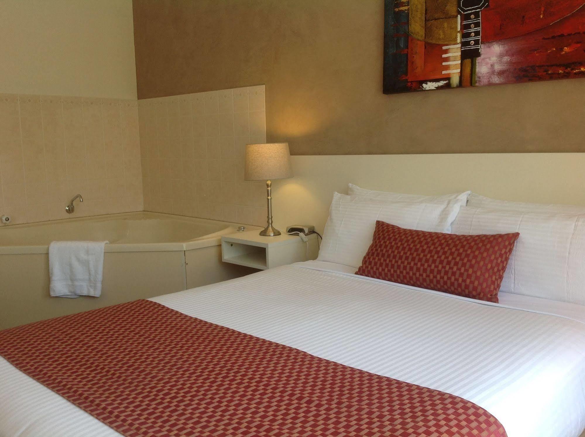 Econo Lodge Dockside Glenelg Adelaide Bagian luar foto