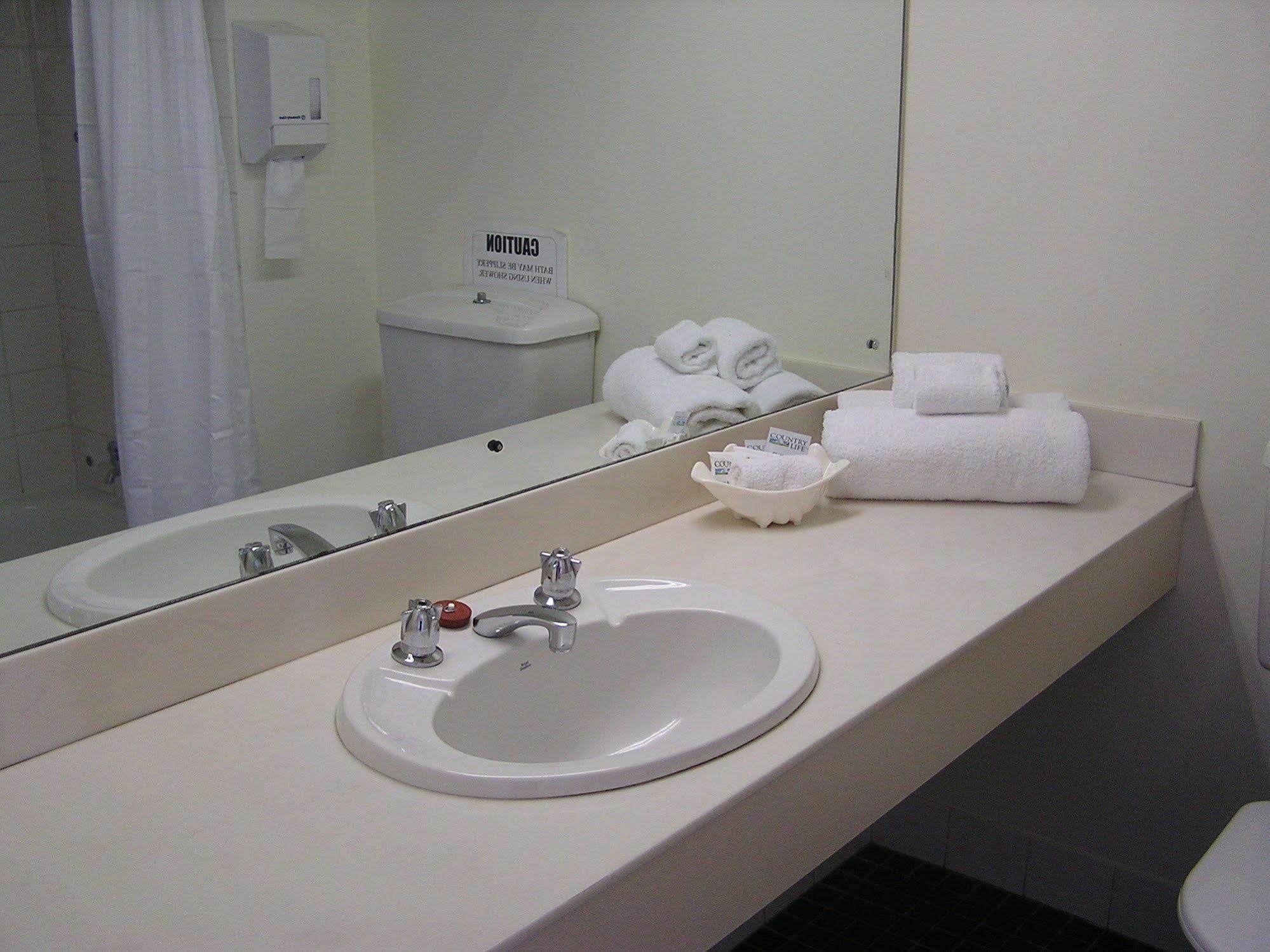 Econo Lodge Dockside Glenelg Adelaide Bagian luar foto